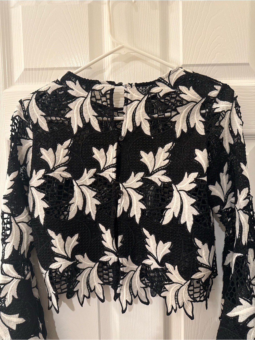 Black & White Floral Lace Long-Sleeve Crop Top - Picture 10 of 10
